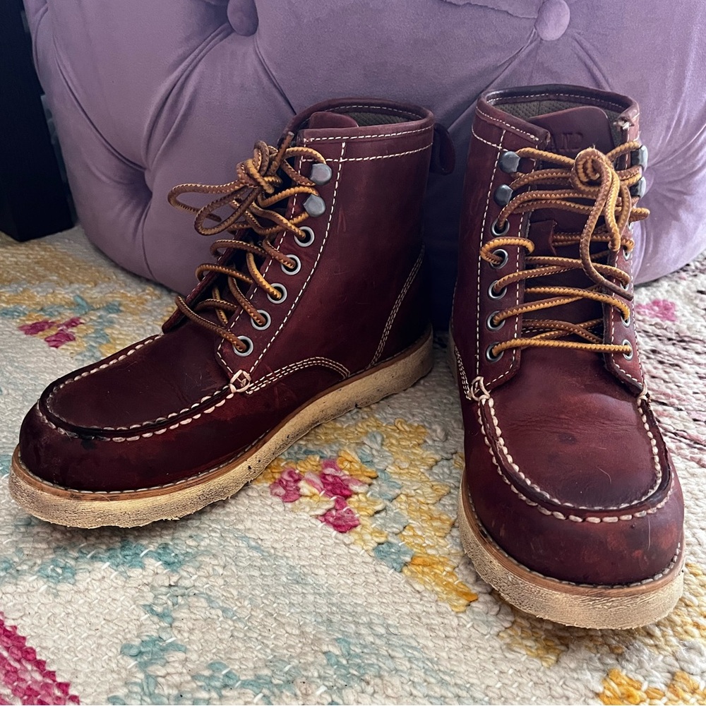 Eastland Woman’s Lumber Up Boot